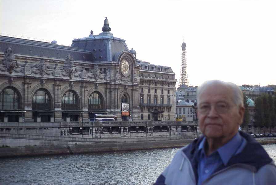 Francis in front of the Museum D'Orsay