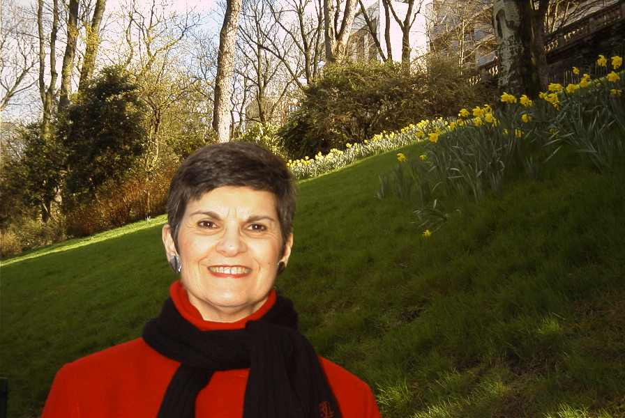 Pietrina with daffodils